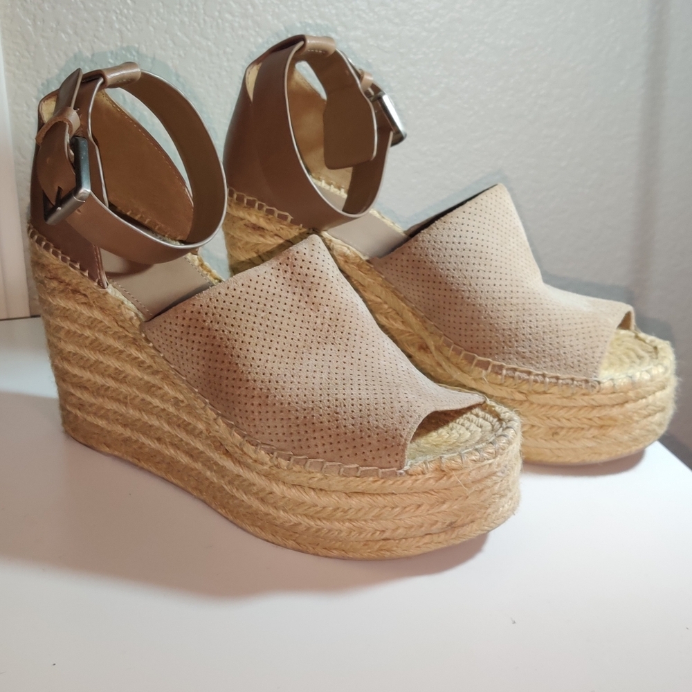 Wedged heel